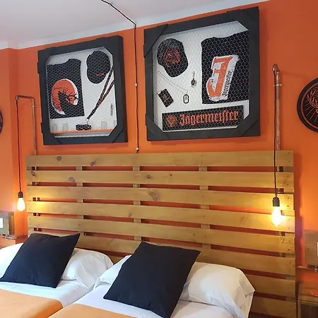 Barri Antic Hostel & Pub-3